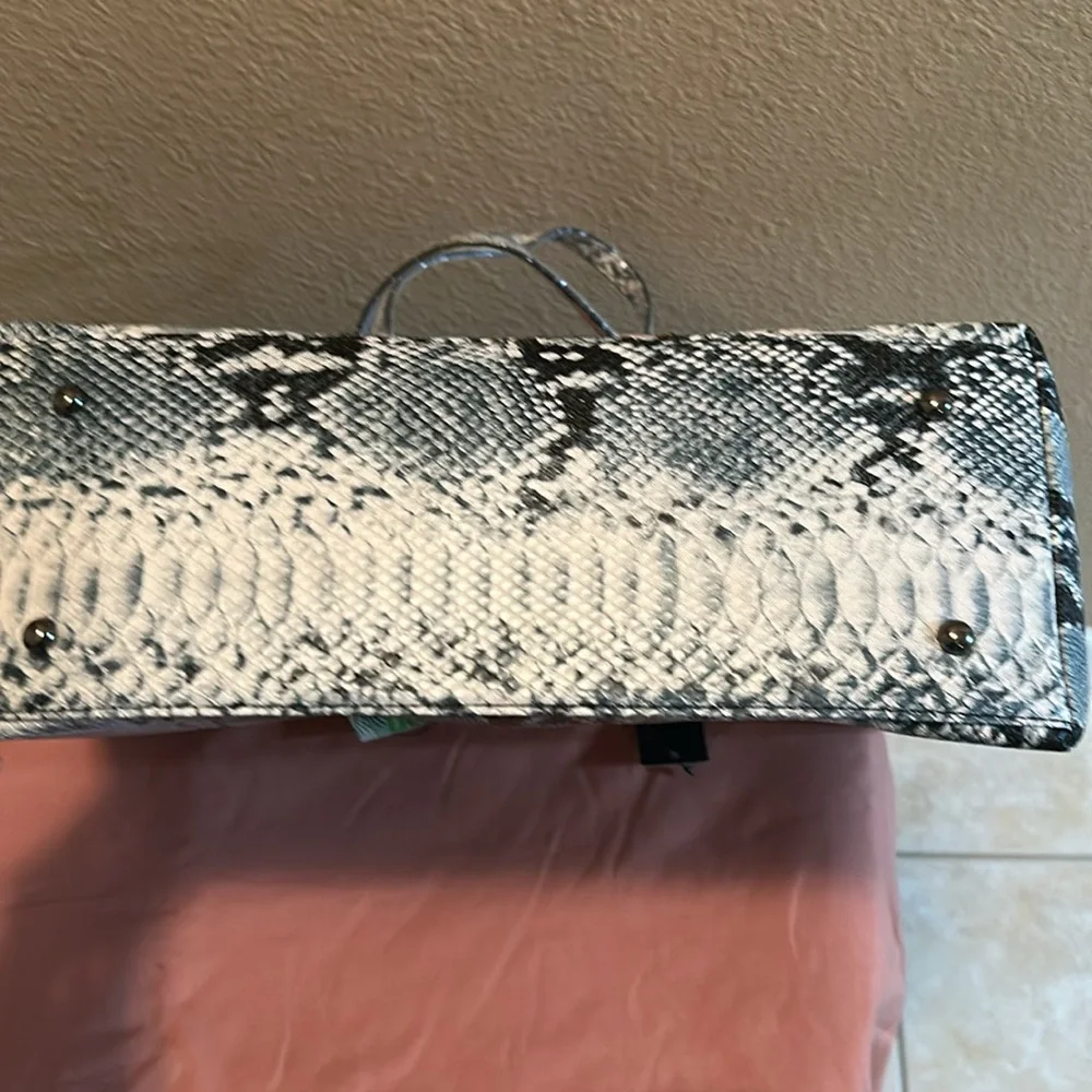 Studio Badgley Mischka, Vegan Leather, Light Blue Snake TOTE. NWT - Picture 13 of 16